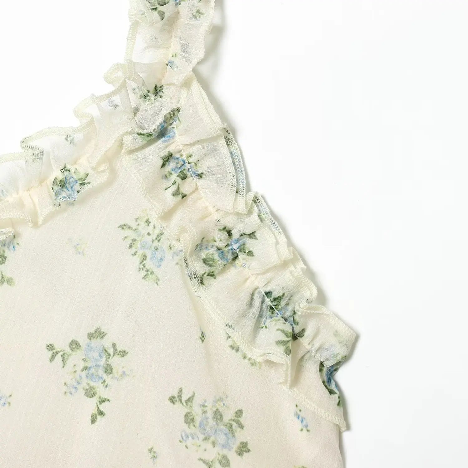 Single ruffle elastic shoulder strap partial shot, wavy chiffon frill edge, woven floral texture