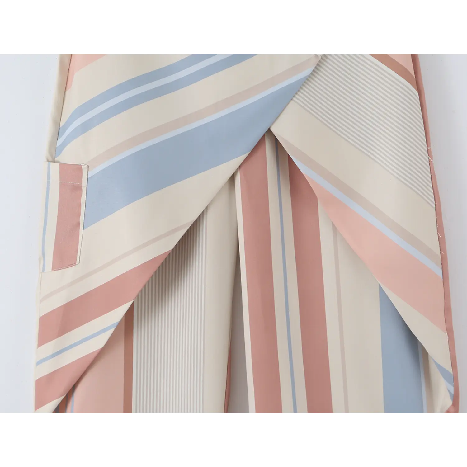 Waistband fabric belt loop close-up, dual-layer waist construction with mixed wide & thin vertical stripe print