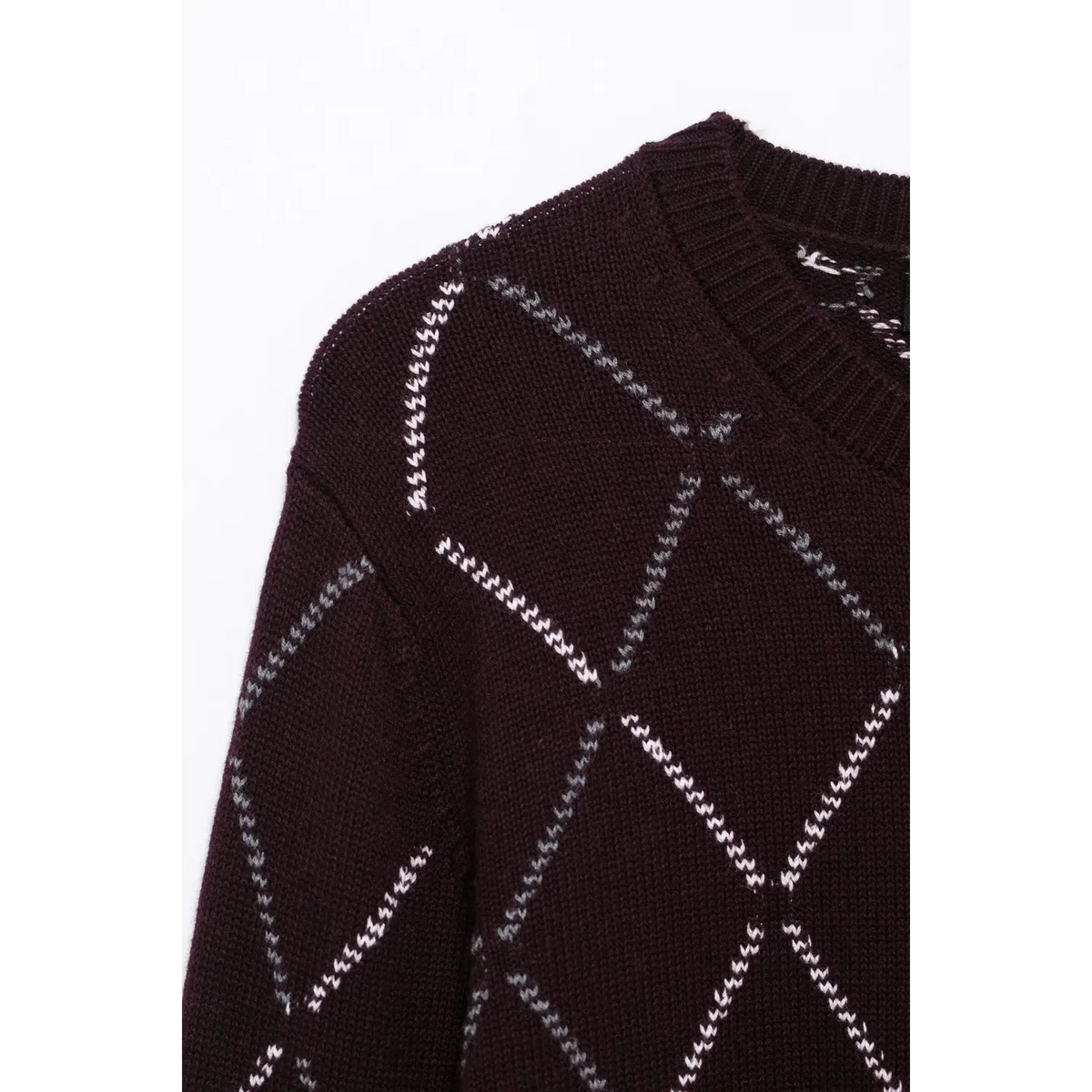Close-up of shoulder and diamond knit detail