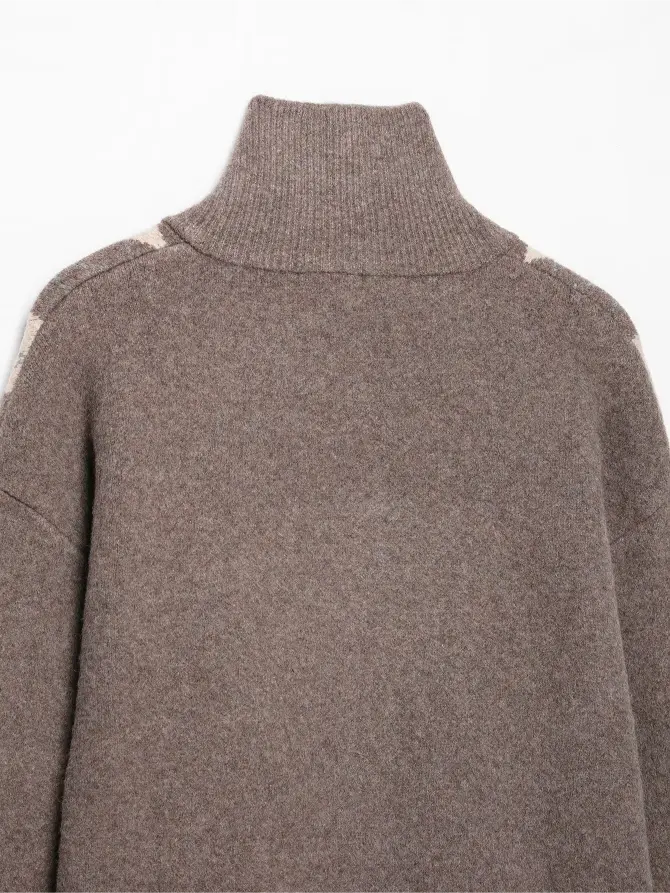 Close-up of back high neck ribbing