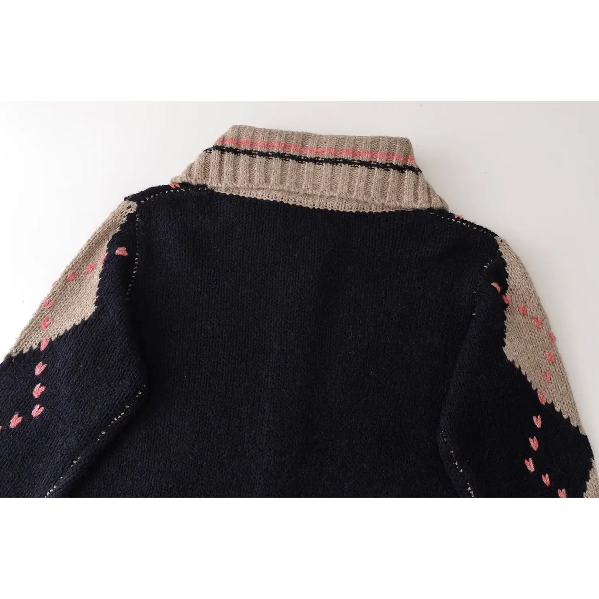 Close-up of back ribbed collar