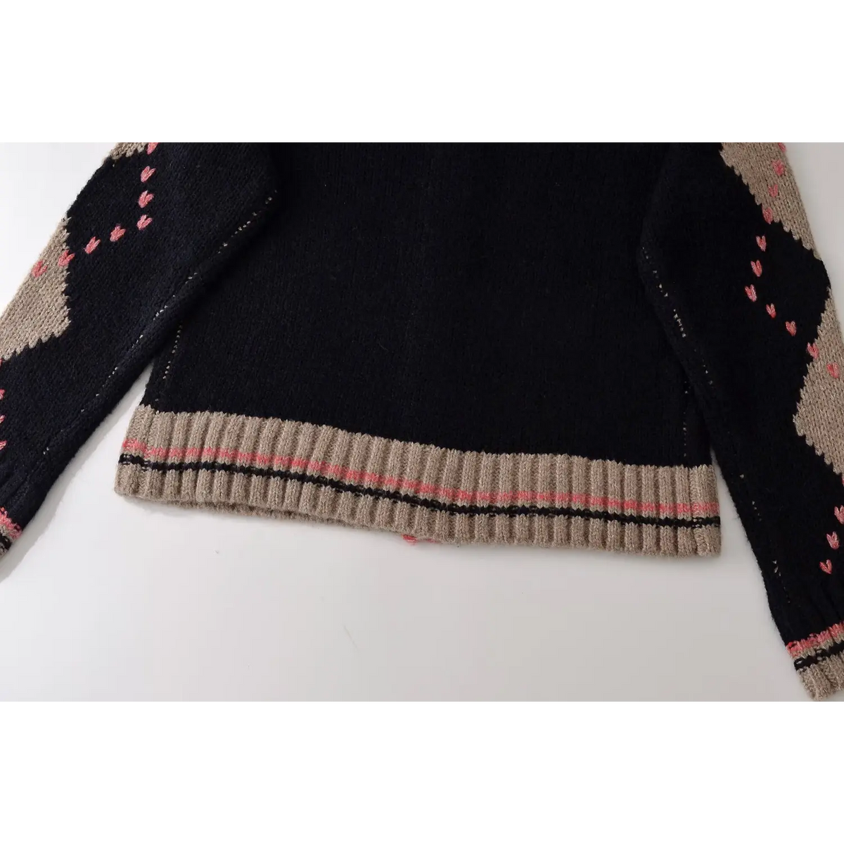 Close-up of back ribbed hem