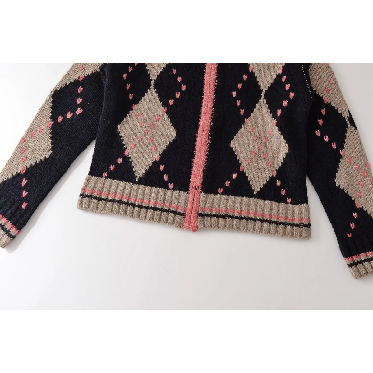 Close-up of ribbed hem and argyle pattern