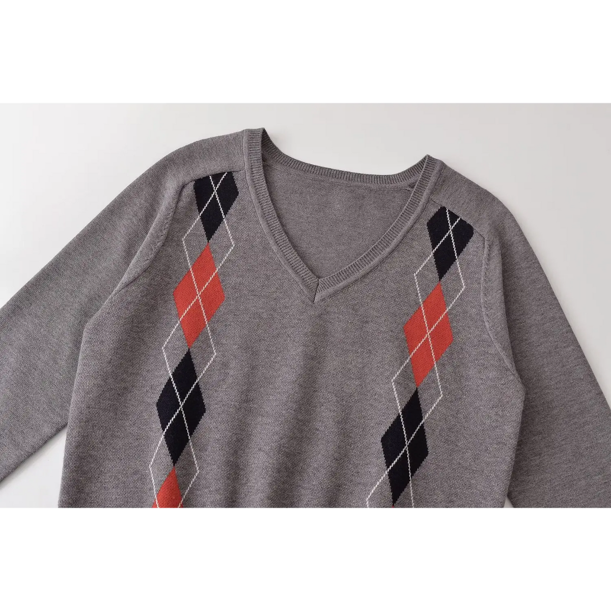 Close-up of V neckline and argyle diamond panels on both shoulders