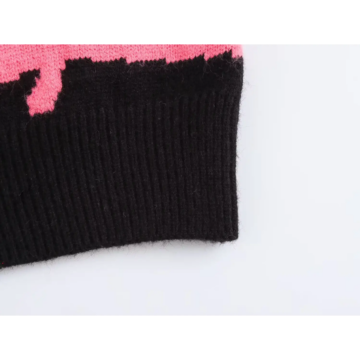 Close-up of ribbed hem and crocodile intarsia