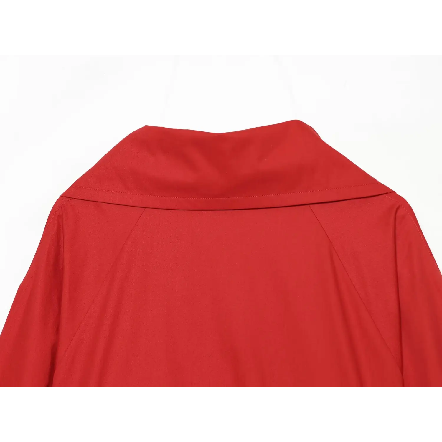 Back collar shoulder seam macro close-up, raglan sleeve dividing stitching wrinkle resistant stiff utility fabric natural back drape shot