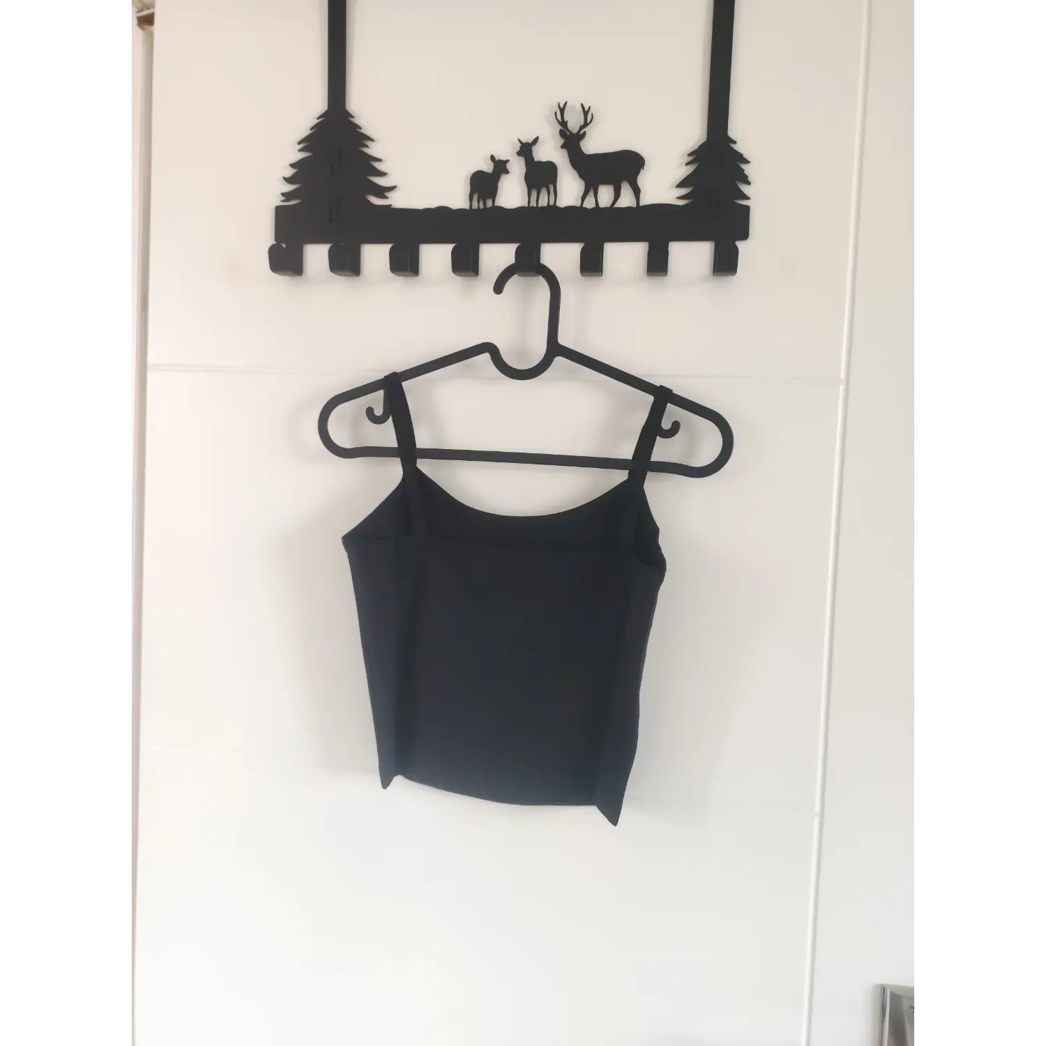Back hanging view plain black stretch sleeveless cropped camisole top