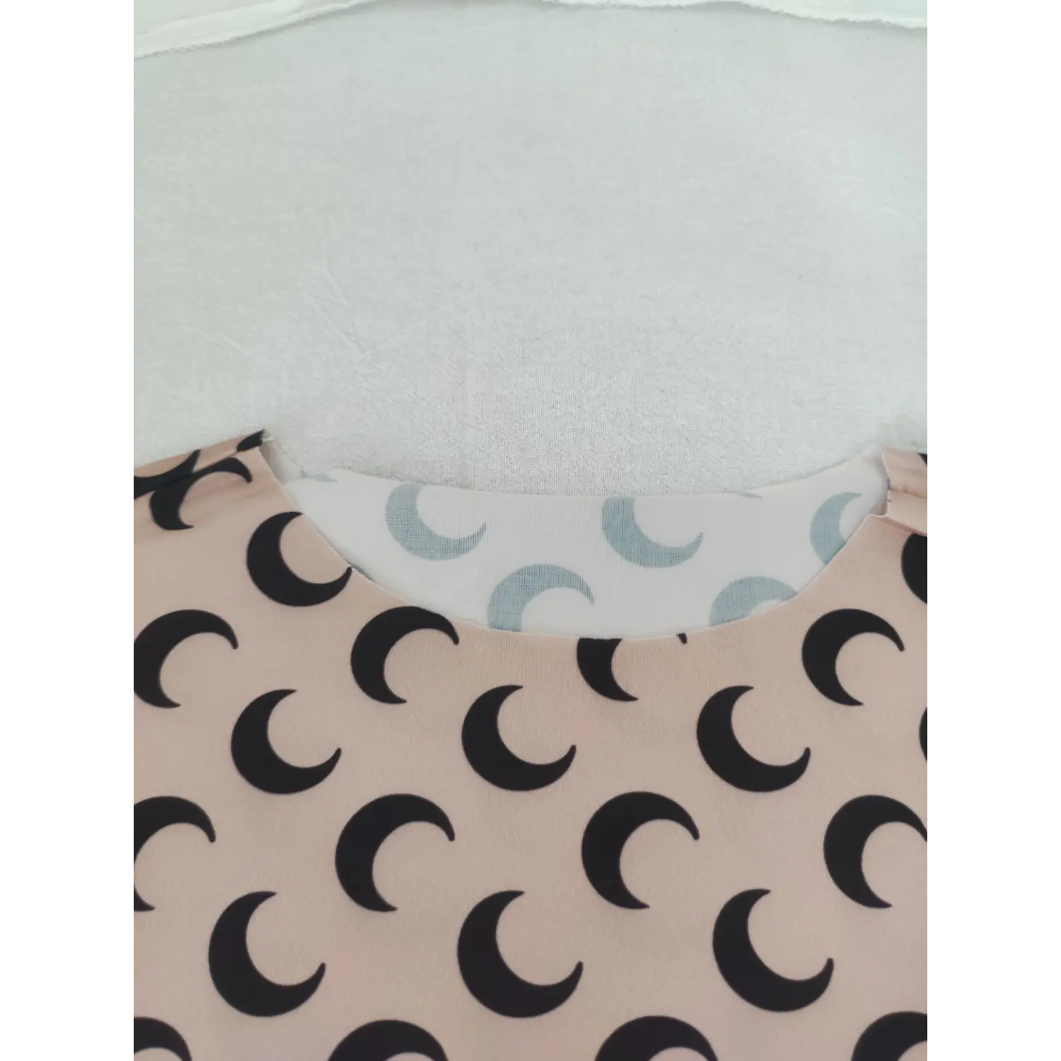beige crescent moon shirt round neck inner fabric view | Detail