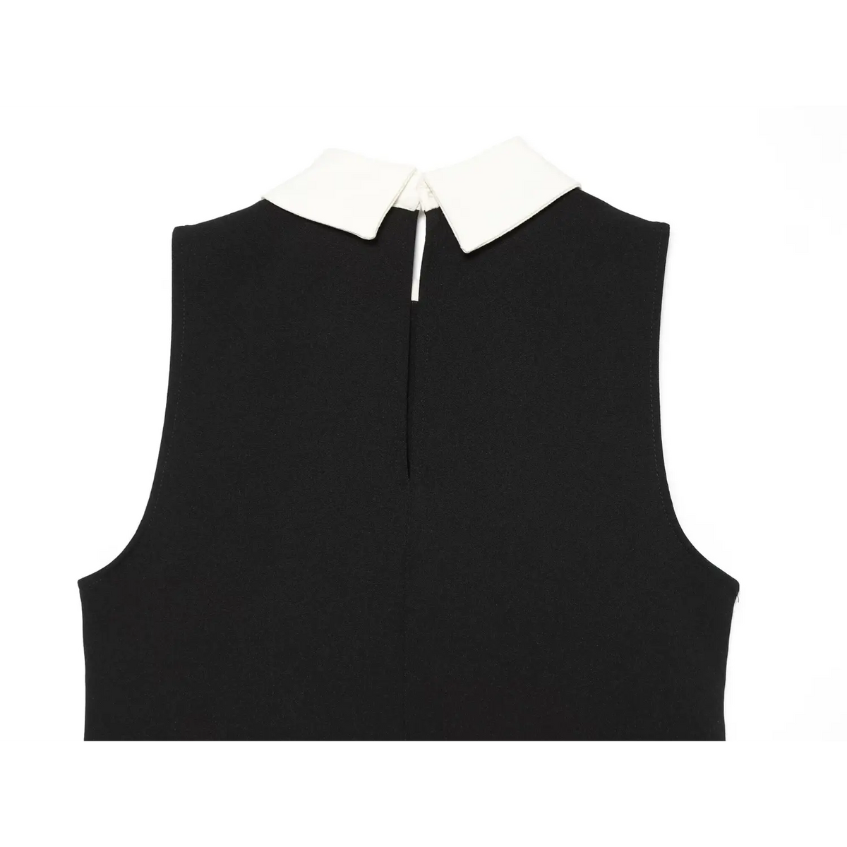 Close-up of back collar and keyhole slit