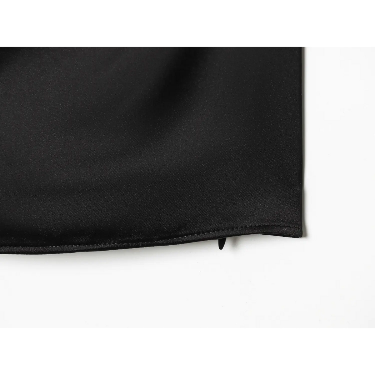 Close-up of side hem drawstring