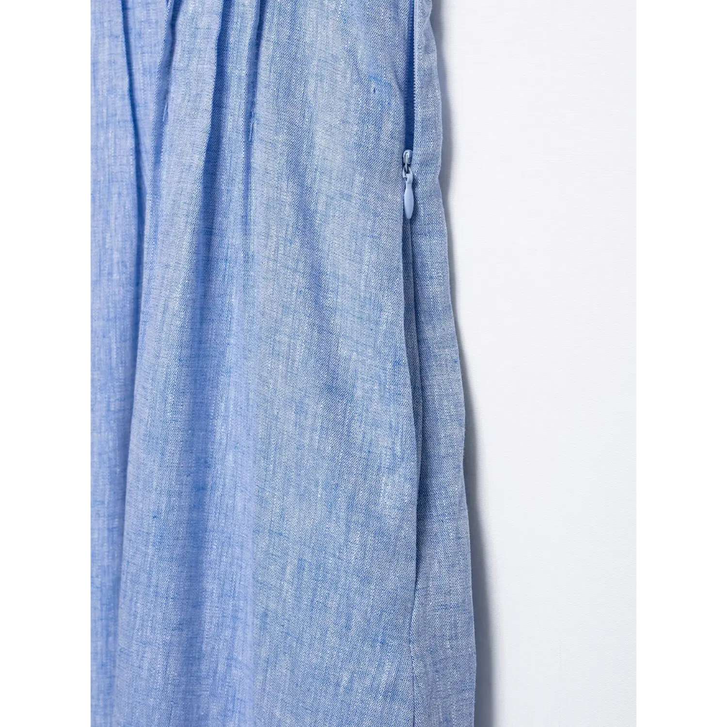 Close‑up side hidden zipper workmanship of blue linen sleeveless maxi dress