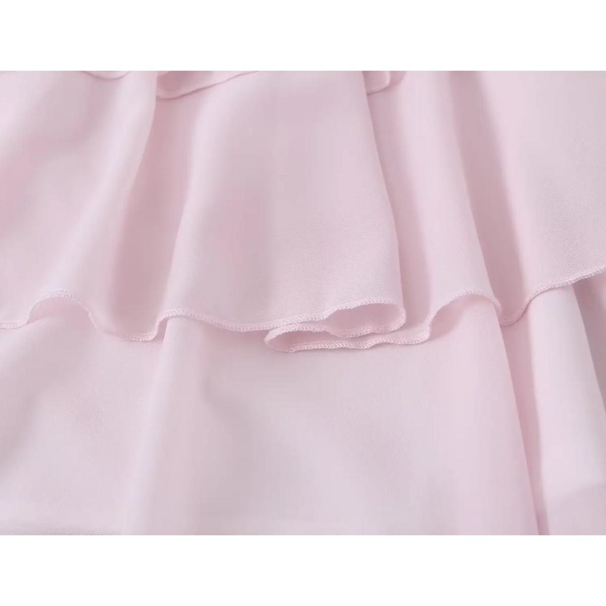 Close-up of ruffle edge detail