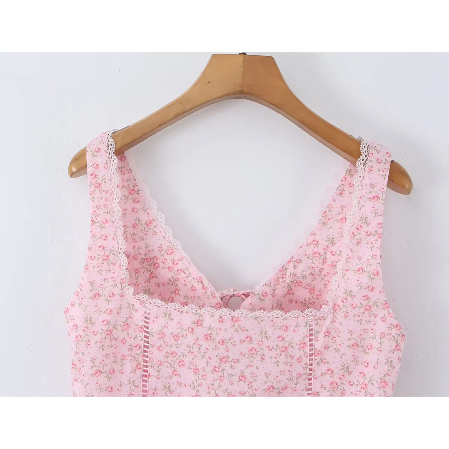Upper back closeup, square back neckline fully edged with scalloped white lace trim