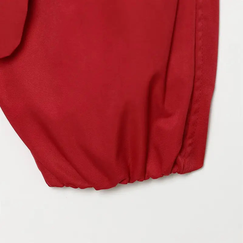 Sleeve cuff macro shot, elastic gathered bubble sleeve end, wrinkle resistant red outer fabric