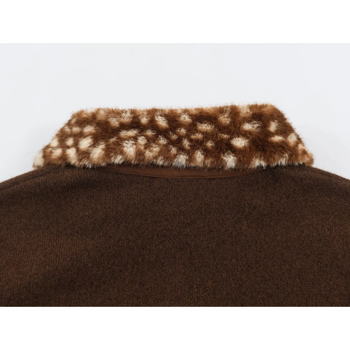 Close-up of back faux fur collar