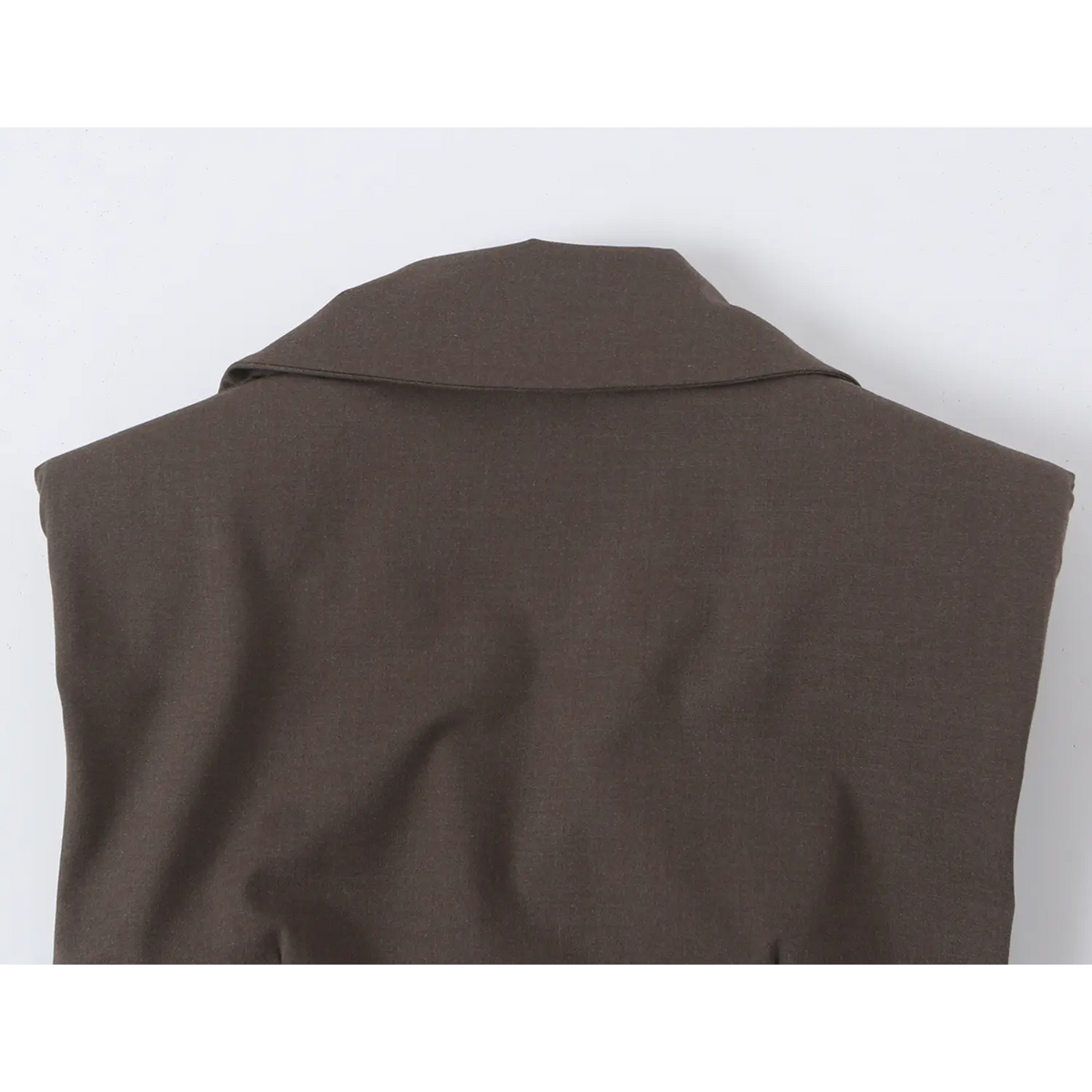 Close-up of back collar and shoulder