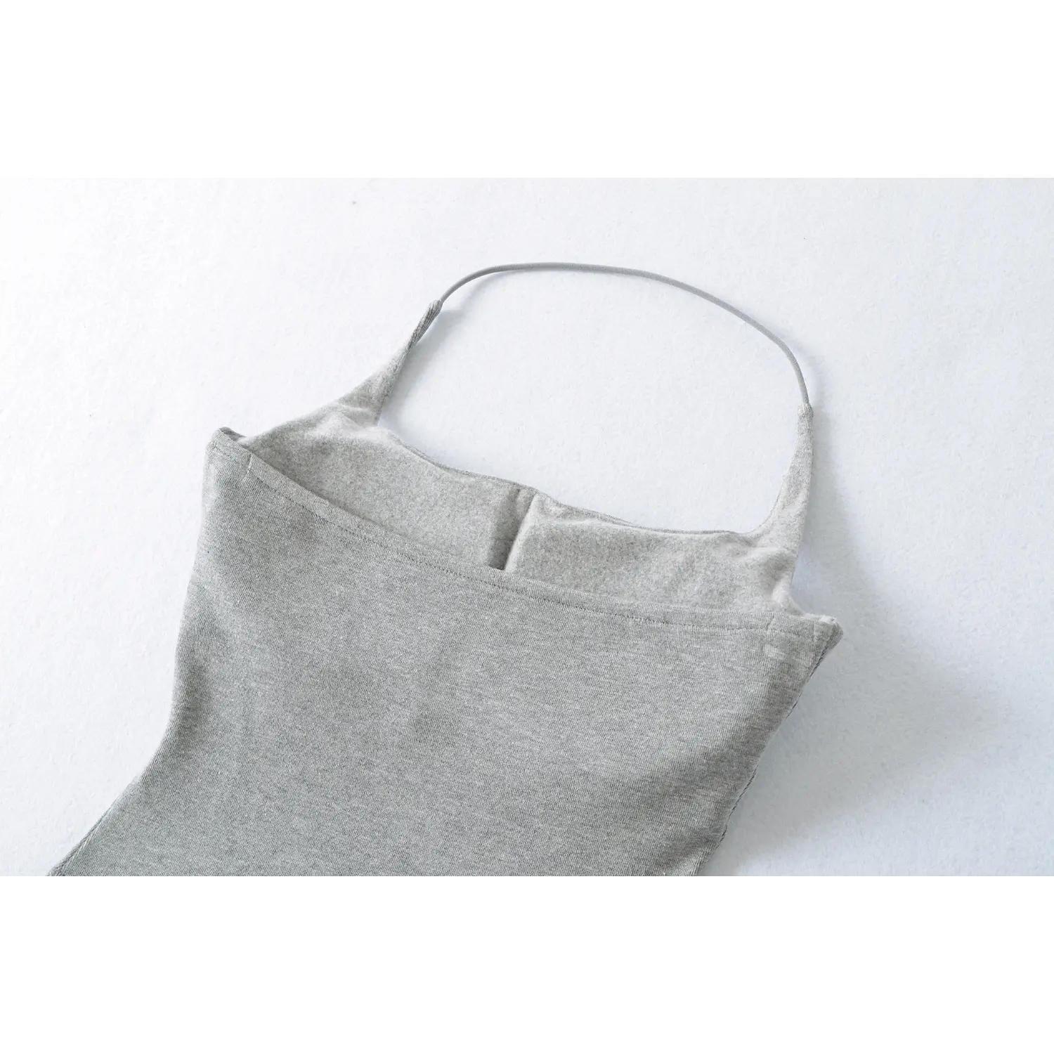 Built-in pad pocket knit cami inner layer macro flat close-up, integrated divided pocket anti-shift removable bust pad inner structure craft shot