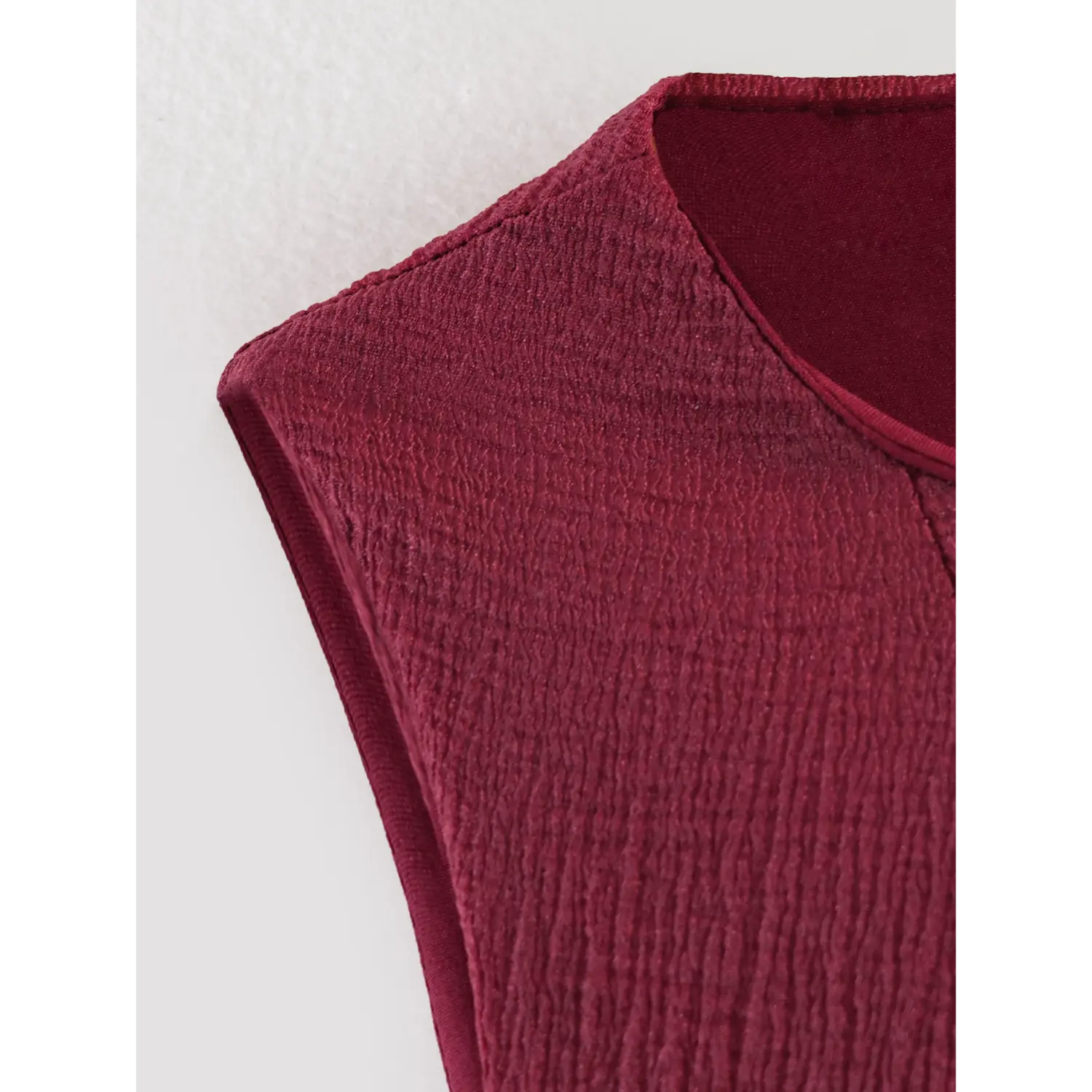 Close-up round crew neck binding, wide sleeveless armhole, matte wine red wrinkled chiffon woven fabric, solid matching lining inside