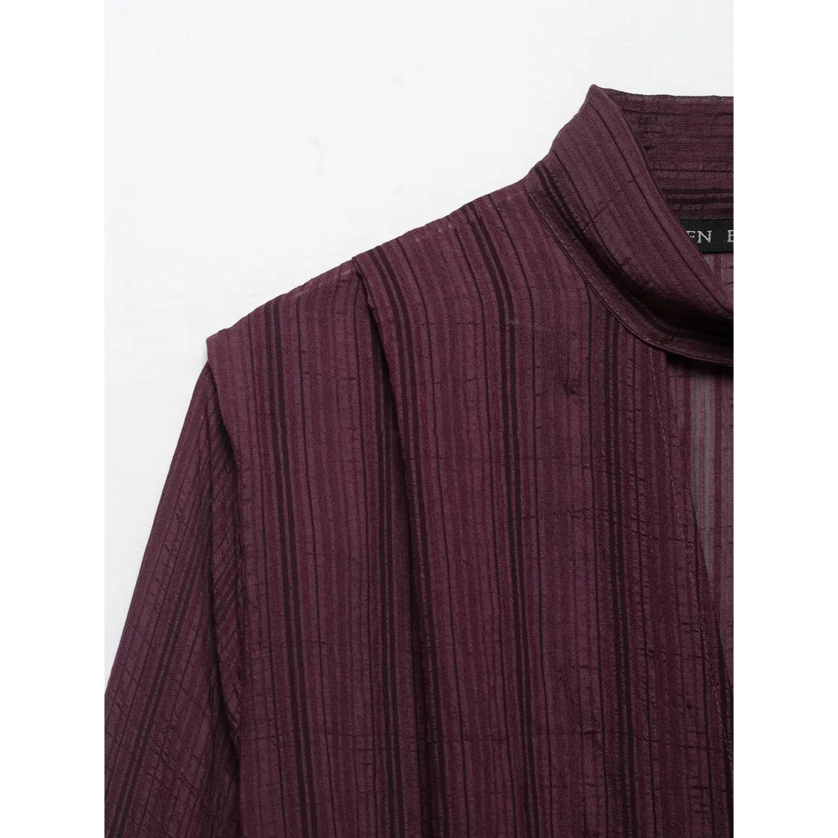 Close-up of shoulder and neckline detail