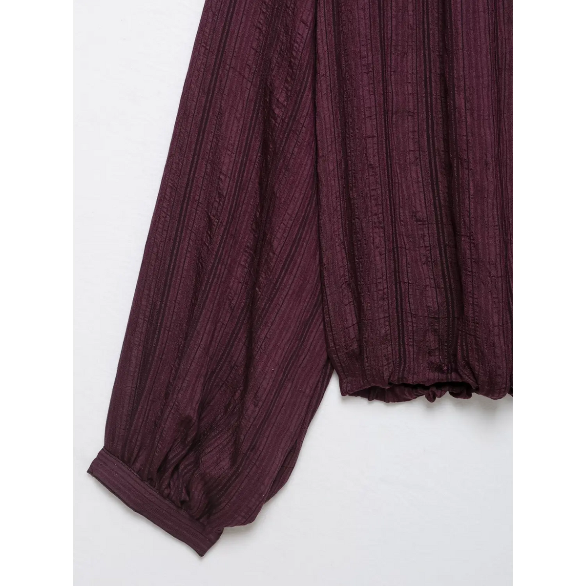 Close-up of lantern sleeve and elastic hem