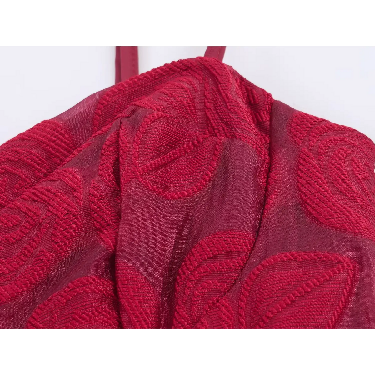 Close‑up of shoulder strap and jacquard fabric shoulder part