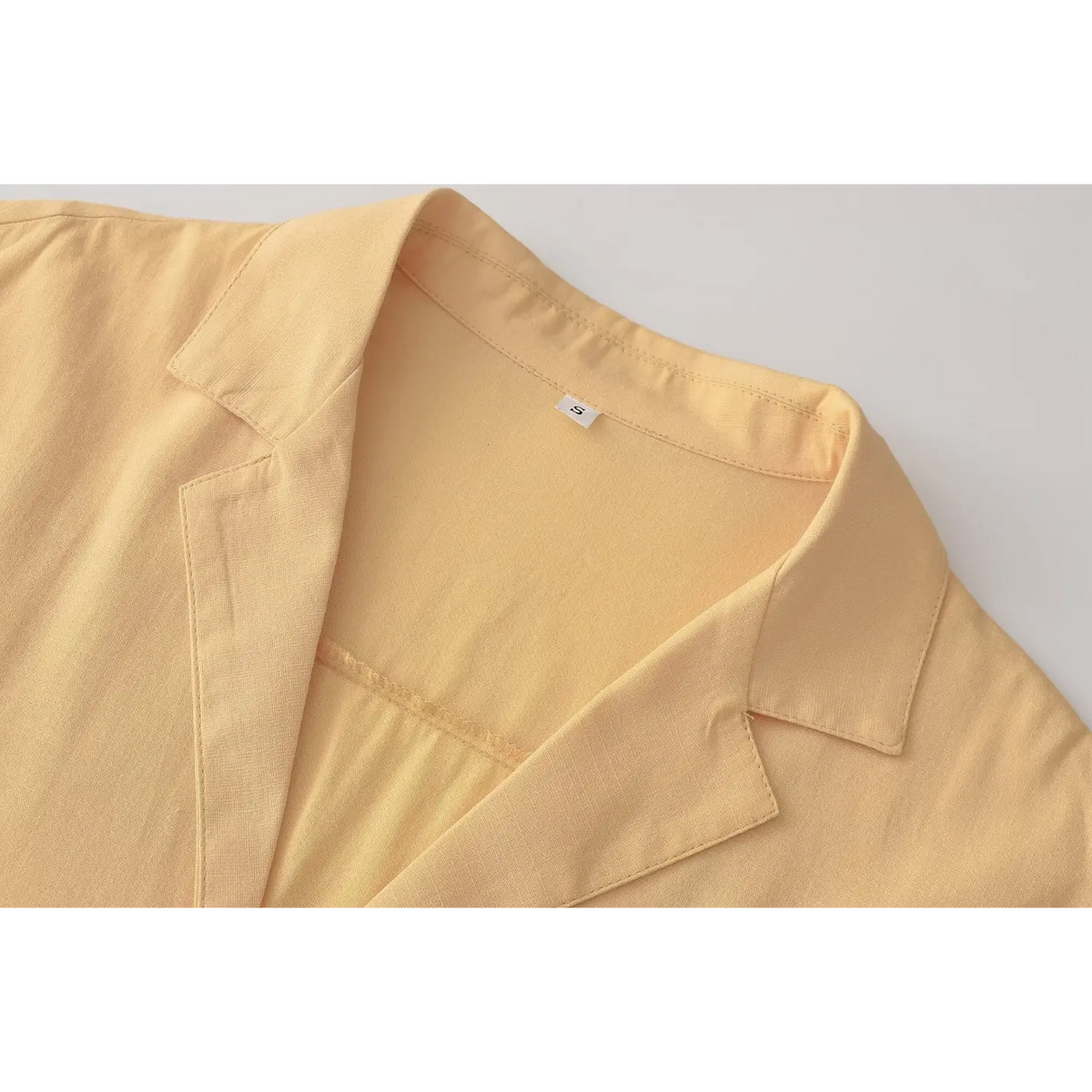 Close-up of inner collar and size label