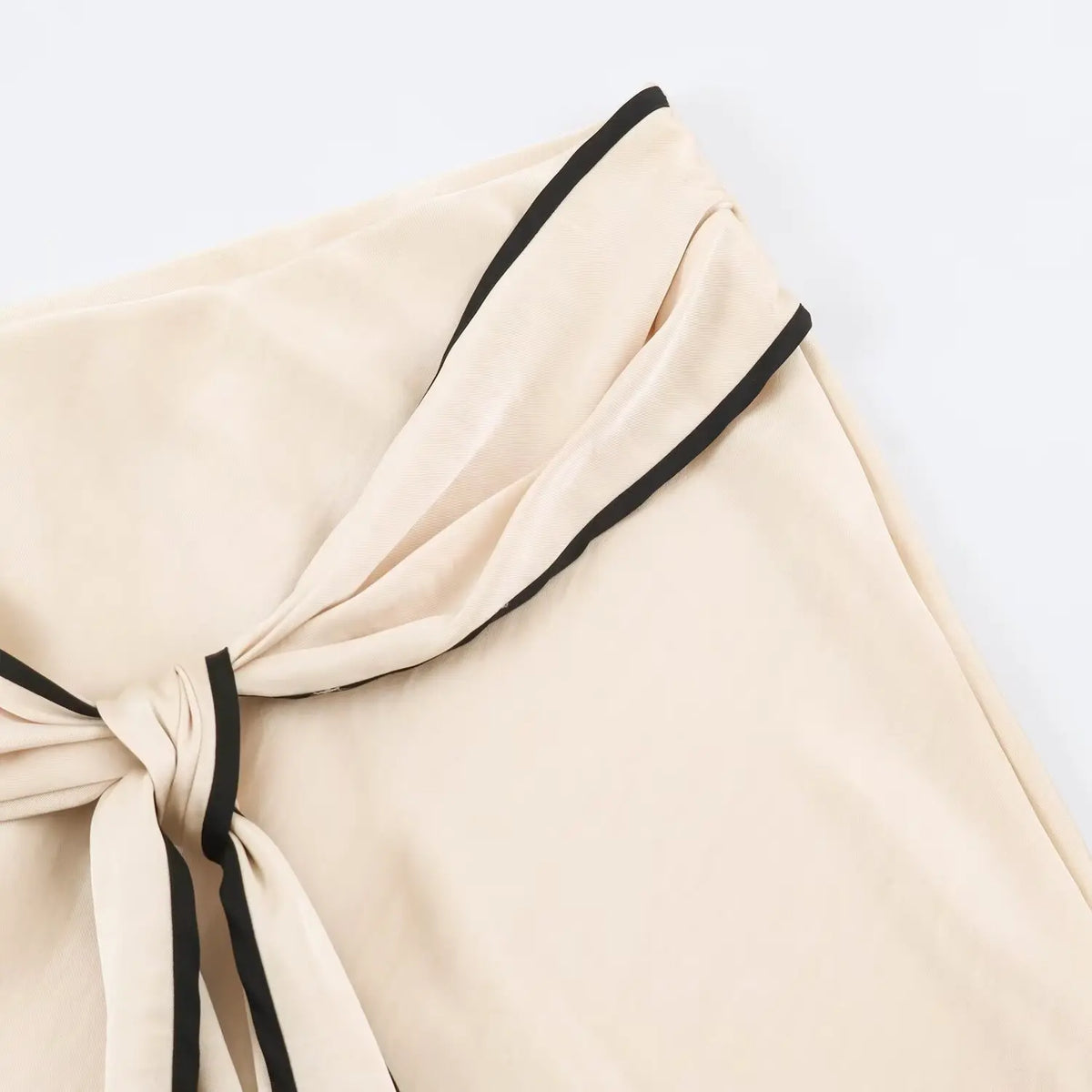 Close-up of side waist twist and contrast piping