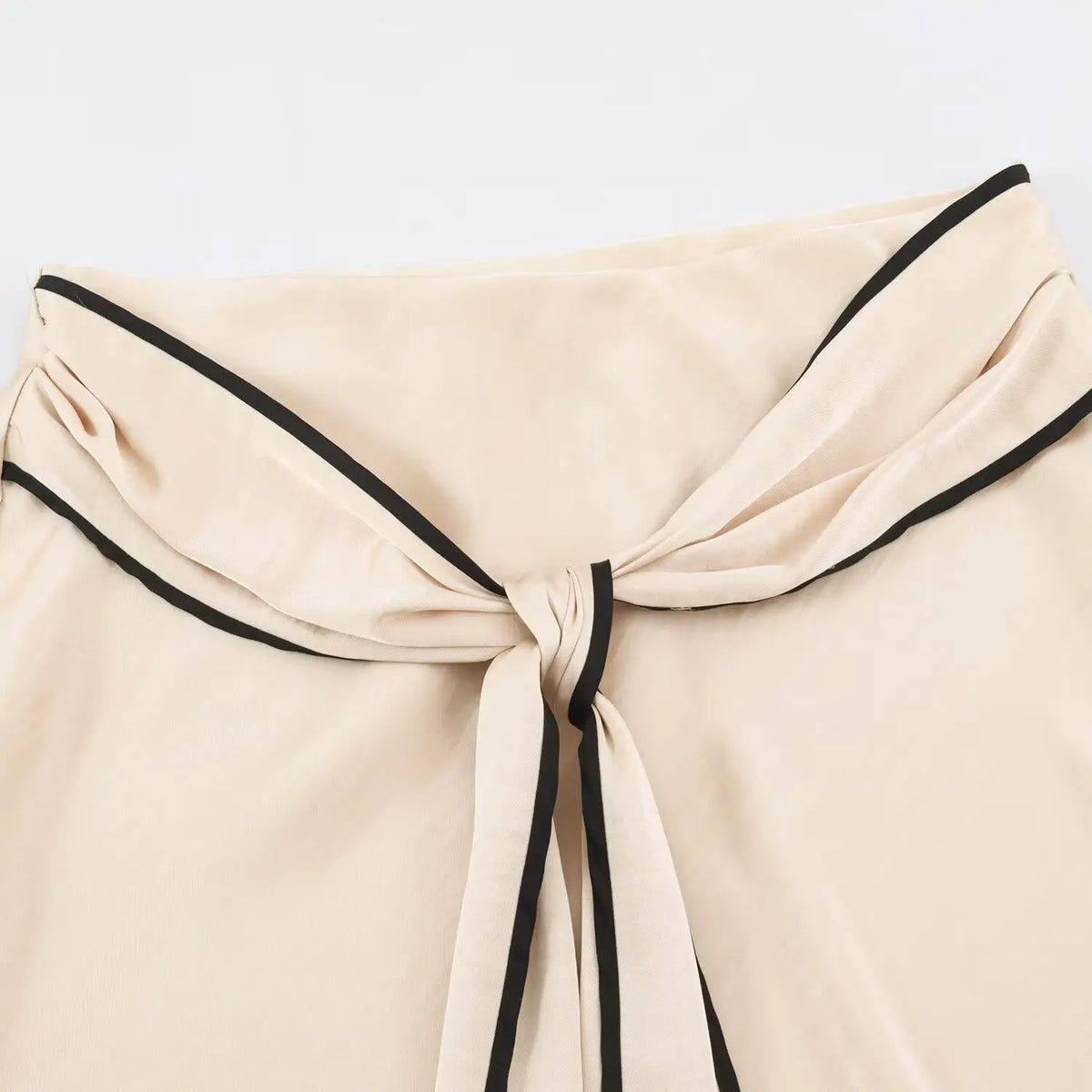 Close-up of twisted front waistband and tie knot