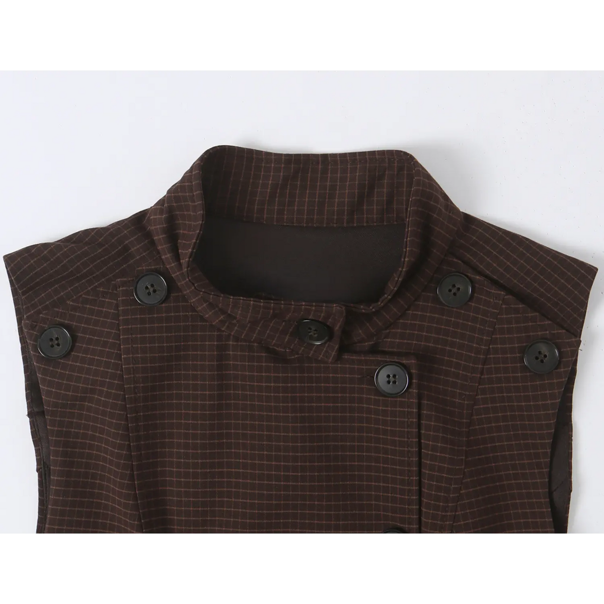 Close-up of stand collar and shoulder button detail
