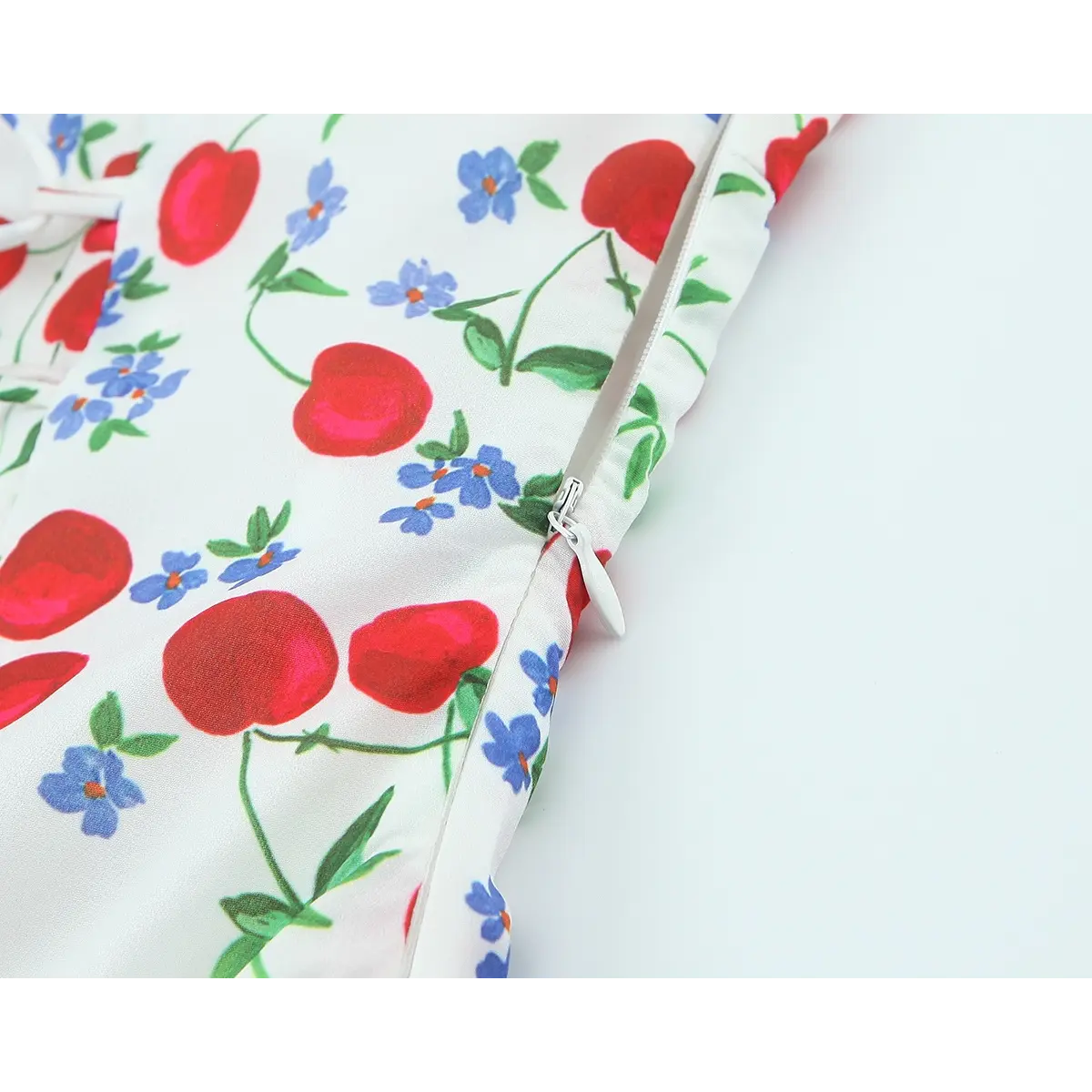 Close-up of the invisible side zipper, matching the white fabric and print.