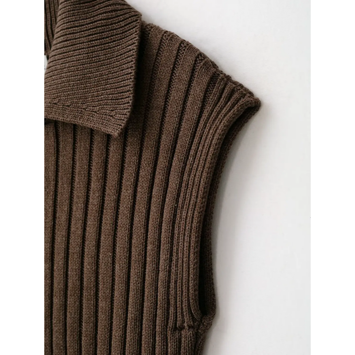 Close-up of ribbed armhole binding