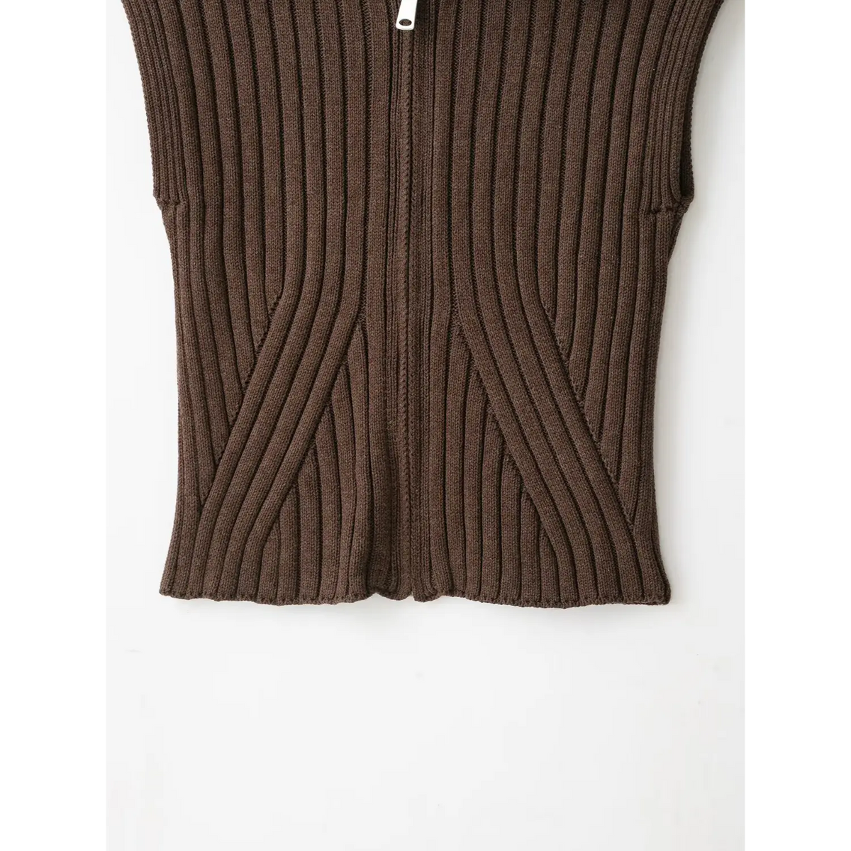 Close-up of diagonal rib inset at hem