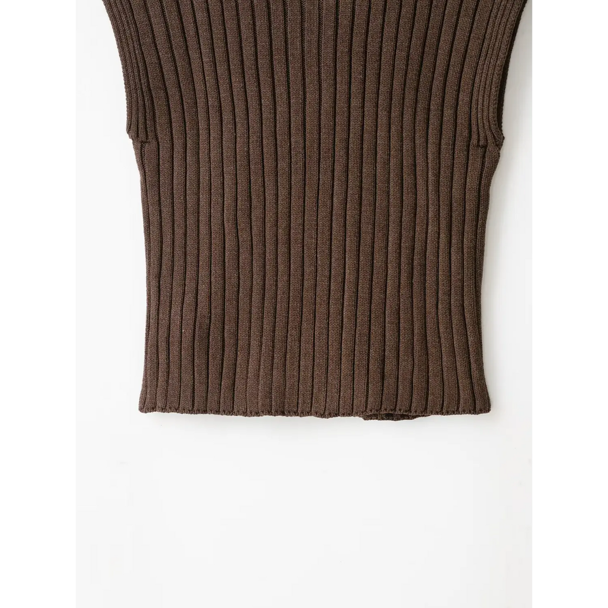 Close-up of straight ribbed hem