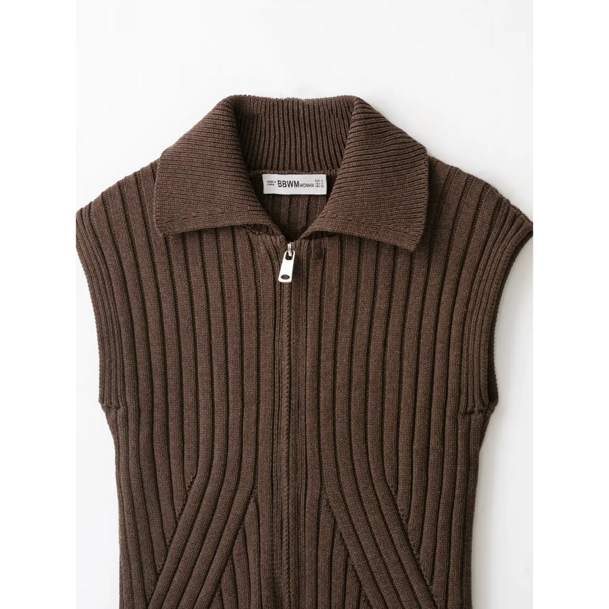 Close-up of collar and half zip front