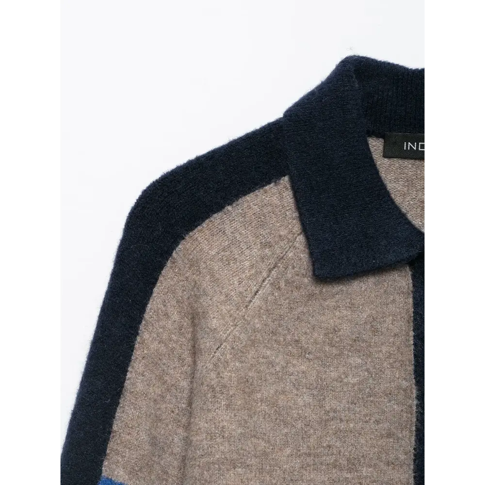 Close-up of polo collar, raglan shoulder and knit texture
