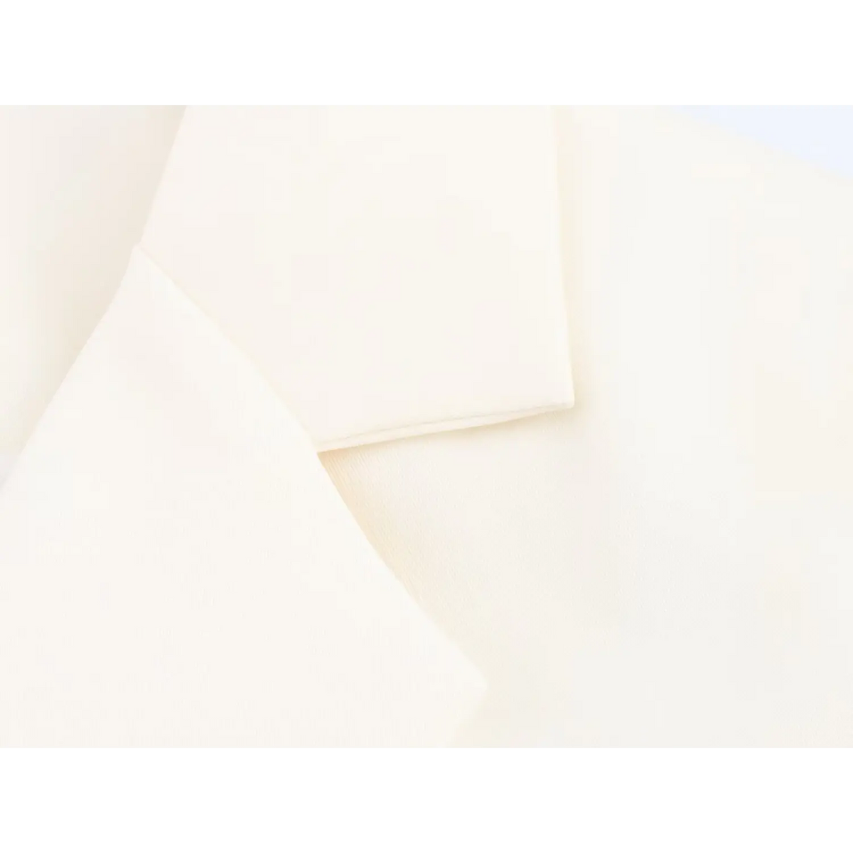 Close-up of lapel edge finish