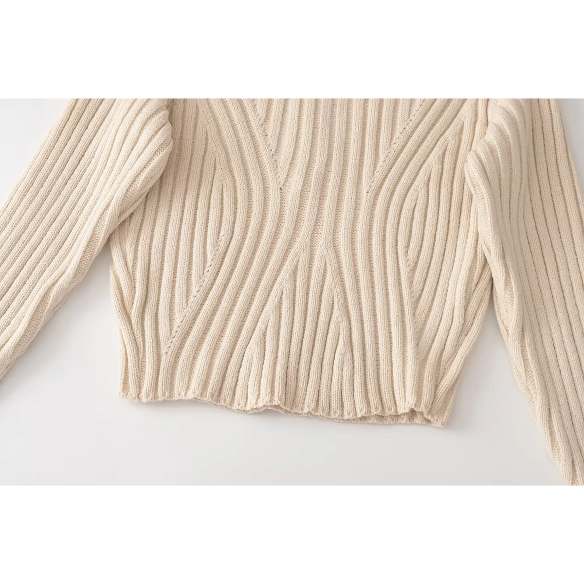 Close-up of diagonal rib pattern on body
