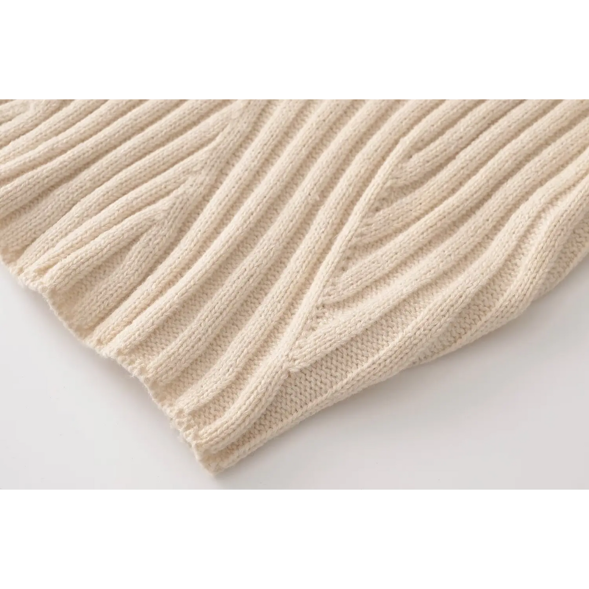 Close-up of ribbed hem edge