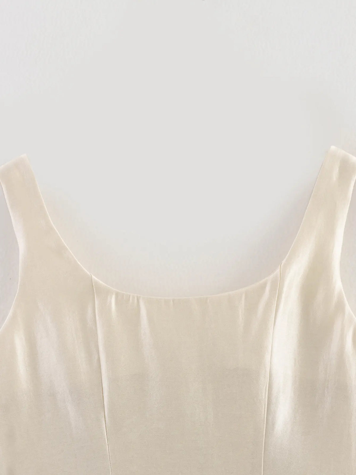 Close-up of back square neckline