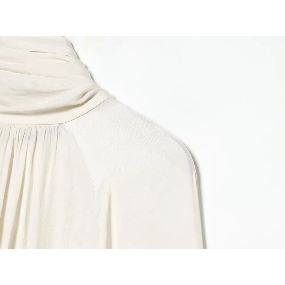 Close-up of raglan shoulder seam and soft fabric