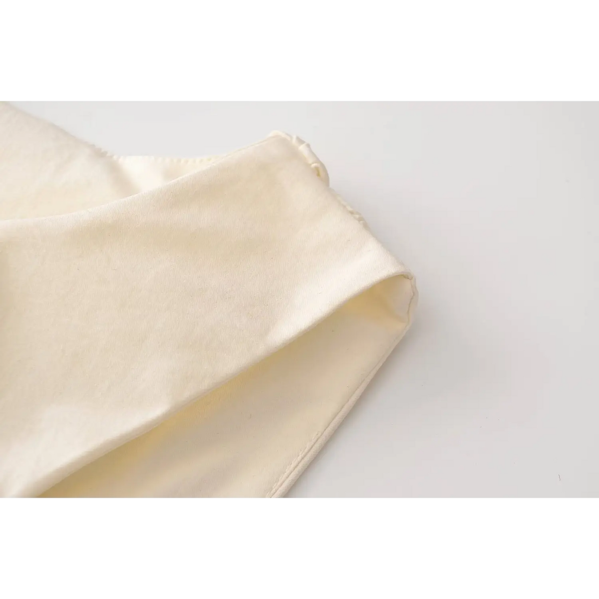 Close-up of wide shoulder strap and side seam