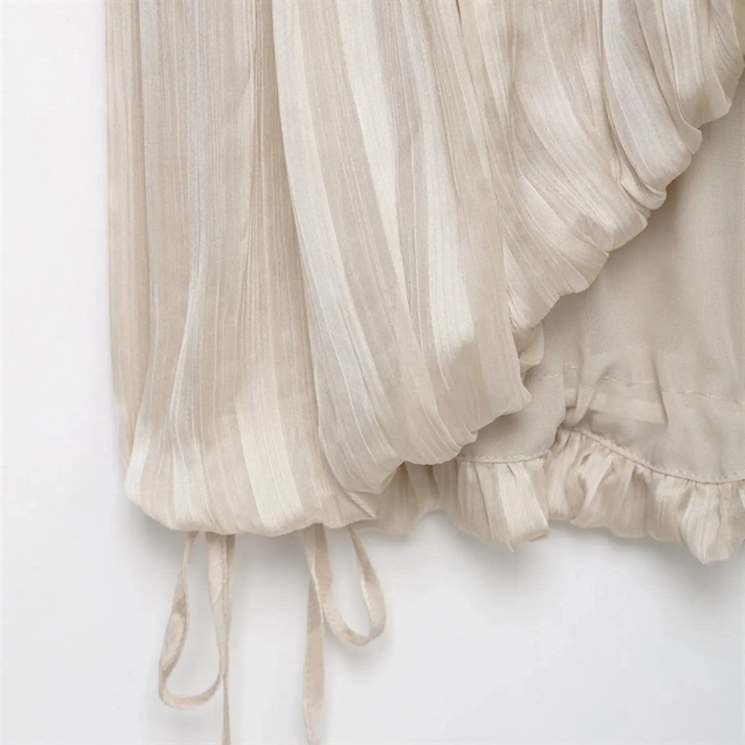 Close-up of side adjustable fabric drawcords, bubble elastic hem and separate inner lining