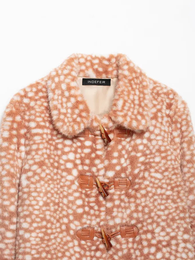 Close-up of collar and neckline