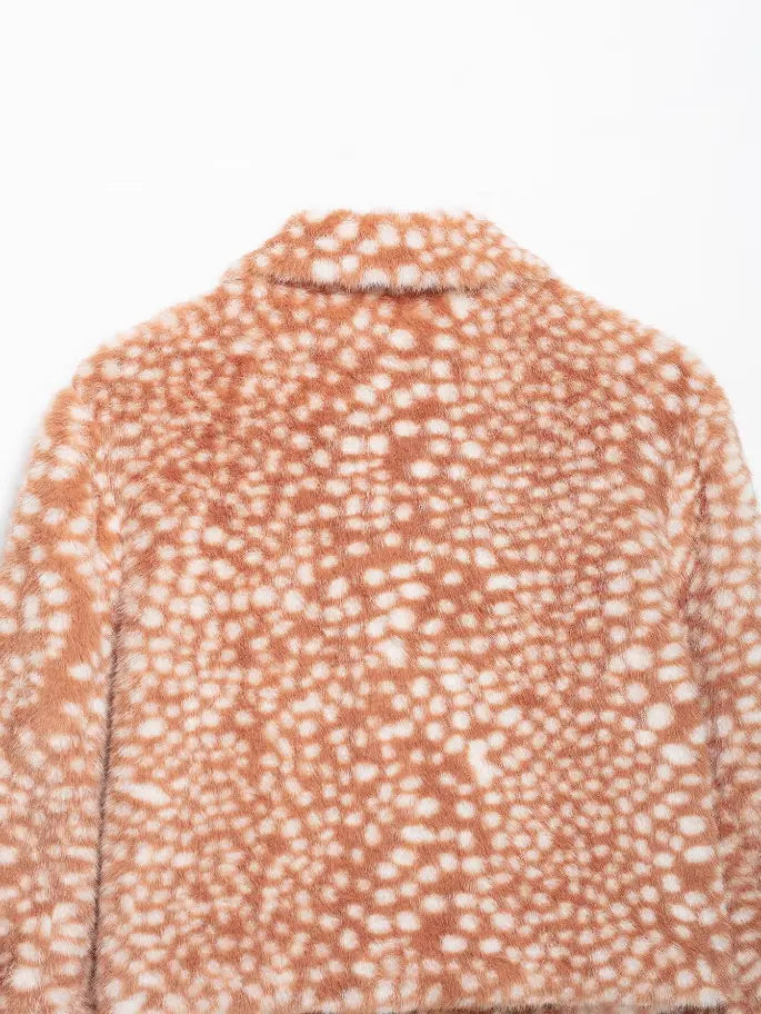 Close-up of back neckline