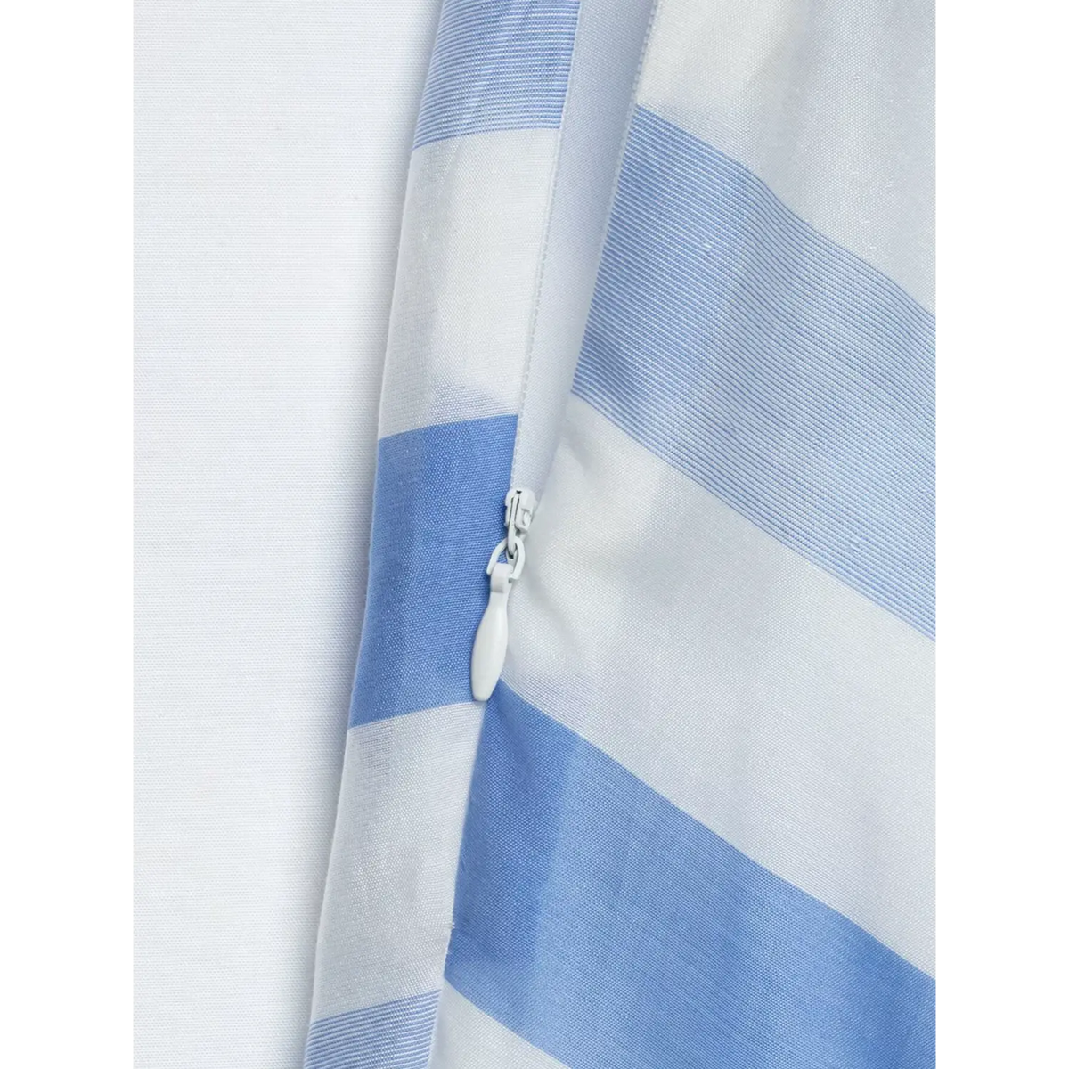 Close-up of side invisible zipper pull