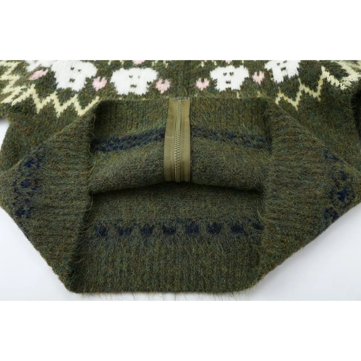 Close-up of hem, zipper tape and ribbed band
