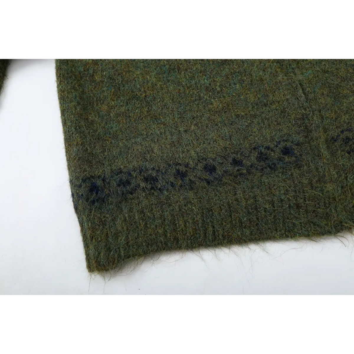 Close-up of ribbed hem at bottom opening