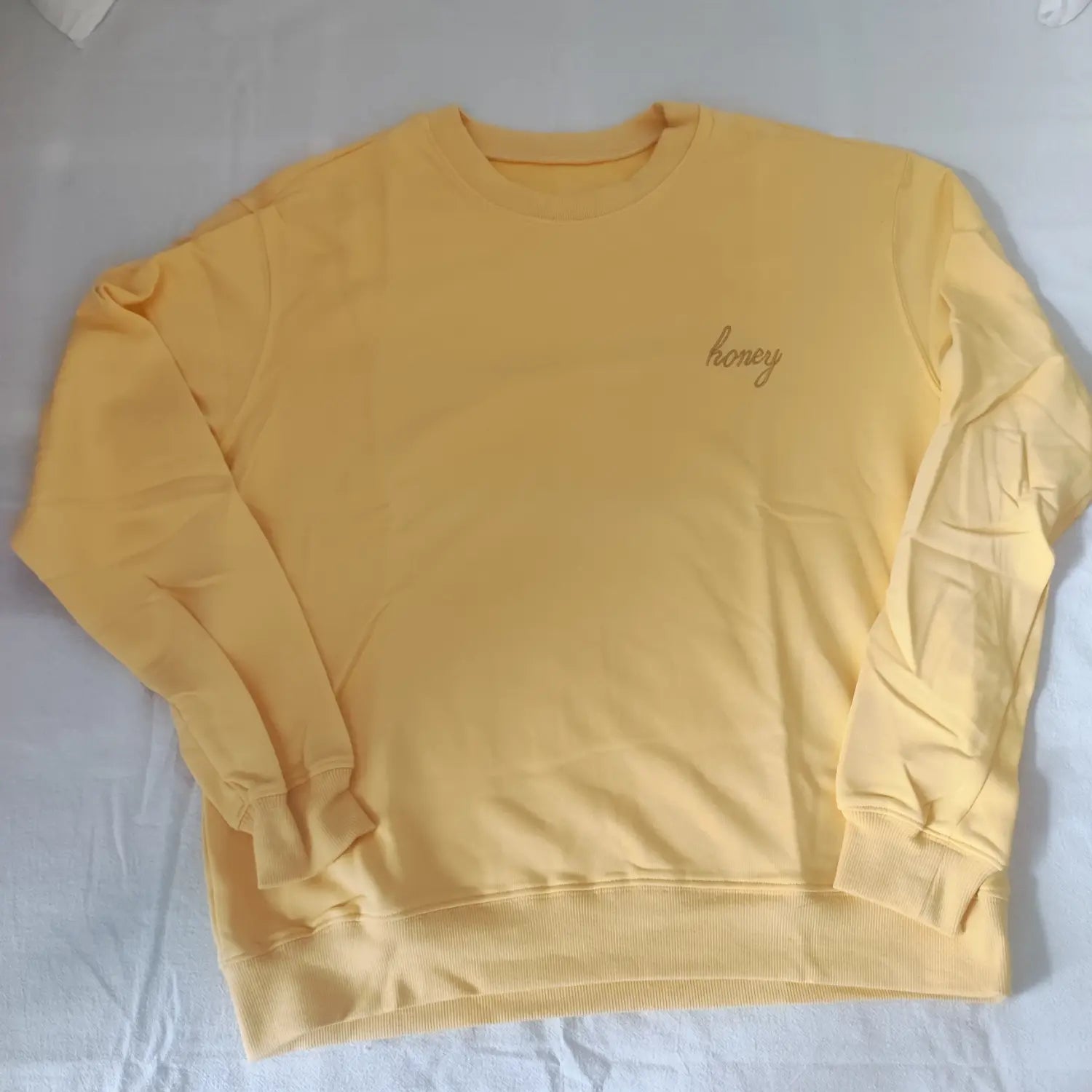  Flat lay front view casual yellow long sleeve crewneck sweatshirt with letter embroidery