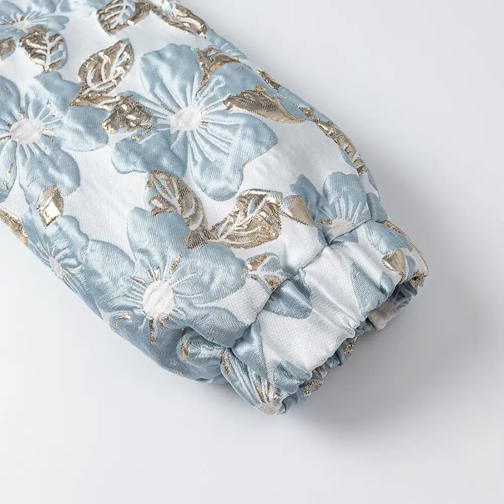 Close-up of elasticated long sleeve cuff