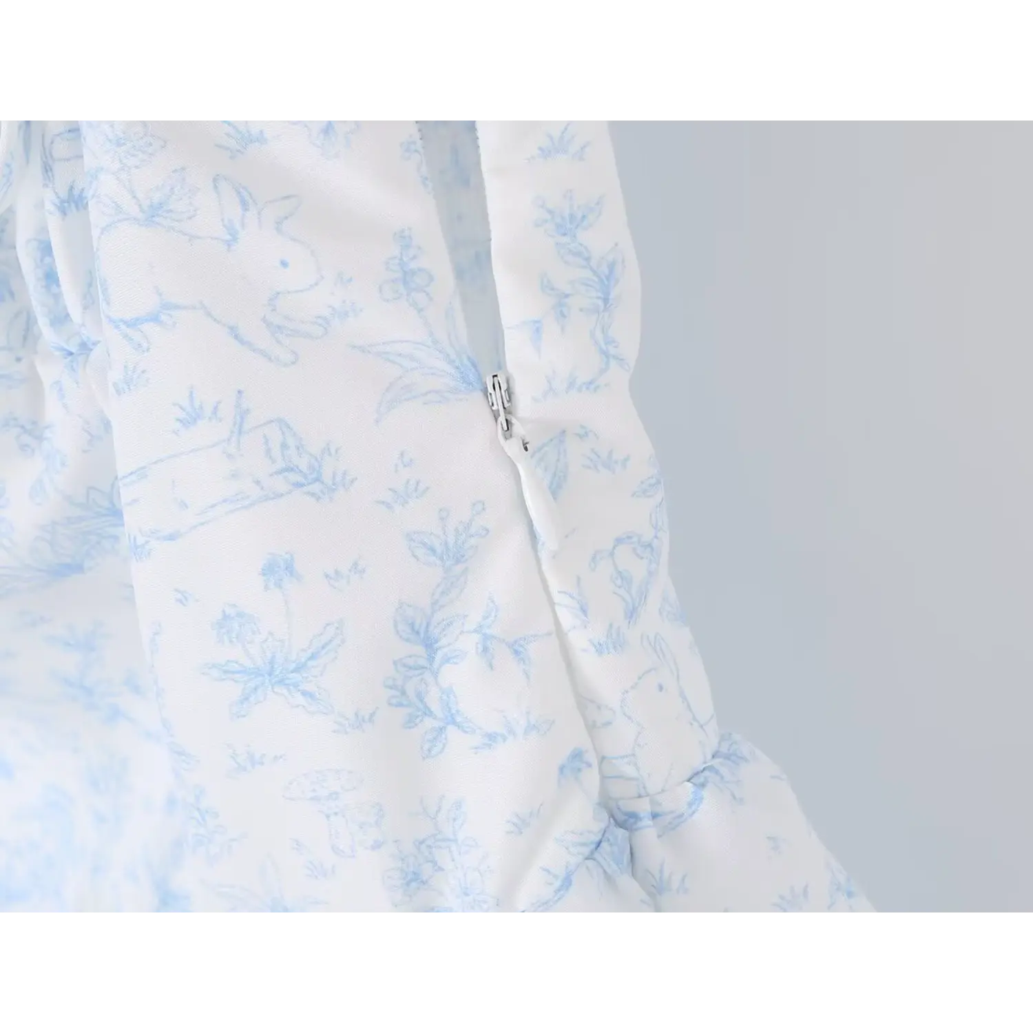 Side seam macro close-up hidden invisible zipper, full smooth white lining, lightweight sketch rabbit printed outer fabric spliced edge
